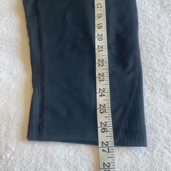 Under Armour Black‎ Athletic Capris - Picture 9 of 9